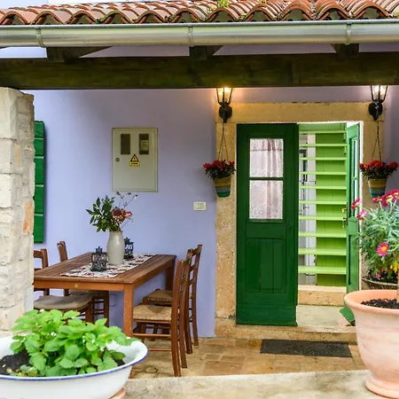 Сasa de vacaciones Ladonja *