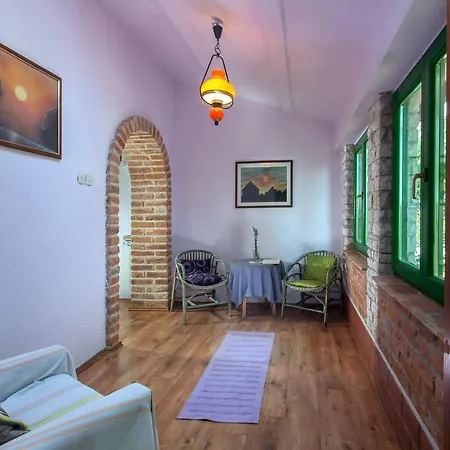 Сasa de vacaciones Ladonja *