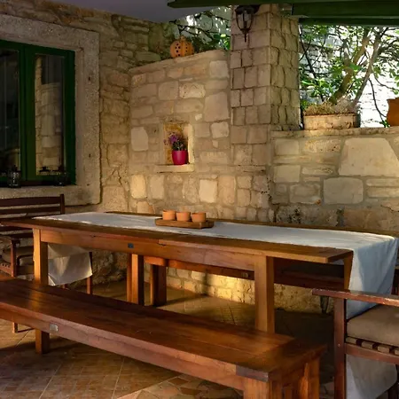 Ladonja Ferienhaus