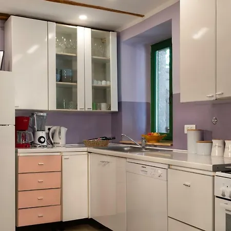 Ladonja Ferienhaus *